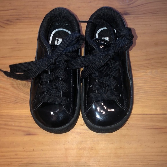 Puma patent sneaker size us7K - Picture 2 of 4